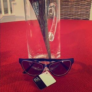 Nine West royal blue sunglasses!